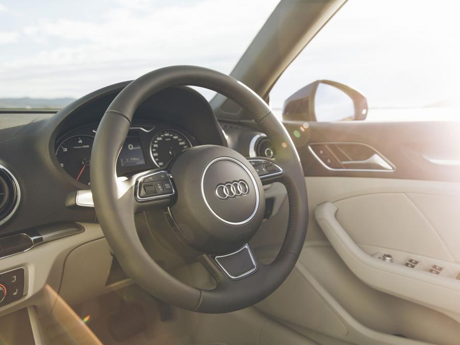Панель приборов Audi A3 Cabriolet 2.0 TDI (8V) 2014 года  (AU) (фото 20 из 28)